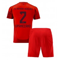 Echipament fotbal Bayern Munich Dayot Upamecano #2 Tricou Acasa 2024-25 pentru copii maneca scurta (+ Pantaloni scurti)